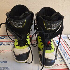 New Balance 790 686 Snowboard Boots Sz 9.5 Mens Neon Green White Snowboarding